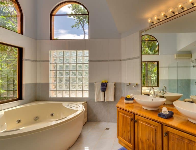 Villa 4_Master Bathroom